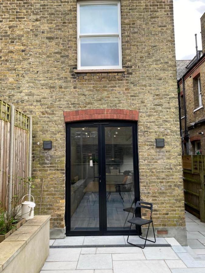 Stylish Home In Streatham. London Exteriör bild